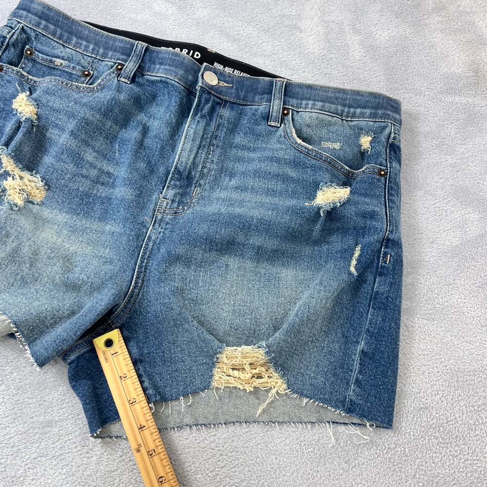 Torrid High-Rise Relaxed 3.5 Short Size 14 Blue Distressed Denim Raw Hem Casual - Picture 8 of 10